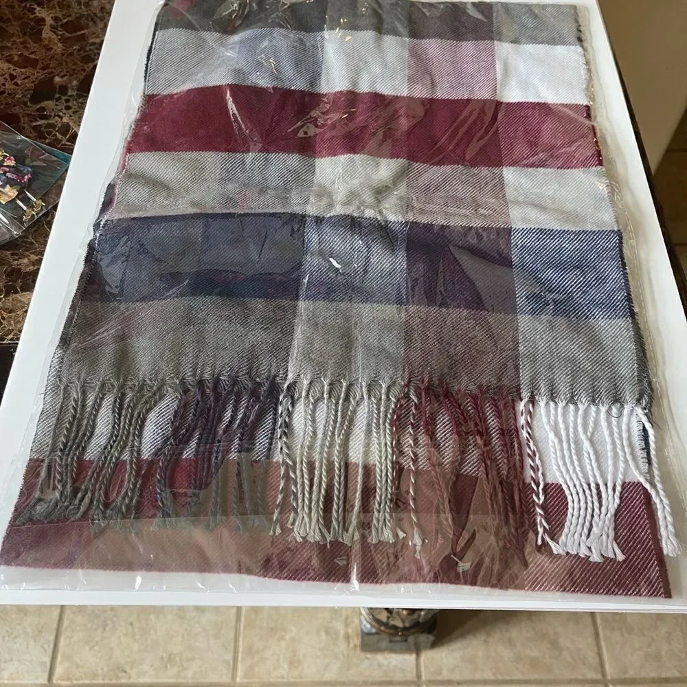 PRETTY CHECKED Scarf w Fringe!